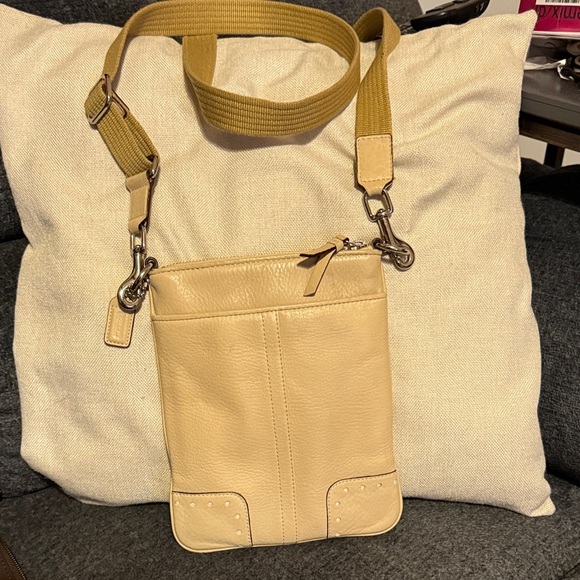 Coach Handbags - Vintage Coach Cream Leather Crossbody Bag